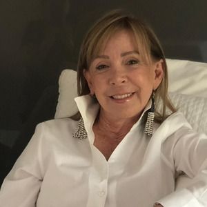 Meet your Posher, Adela